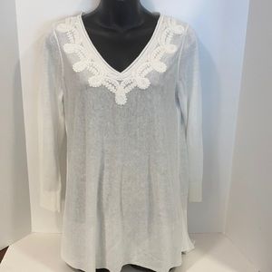 NIC & ZOE White VNeck Top in Small